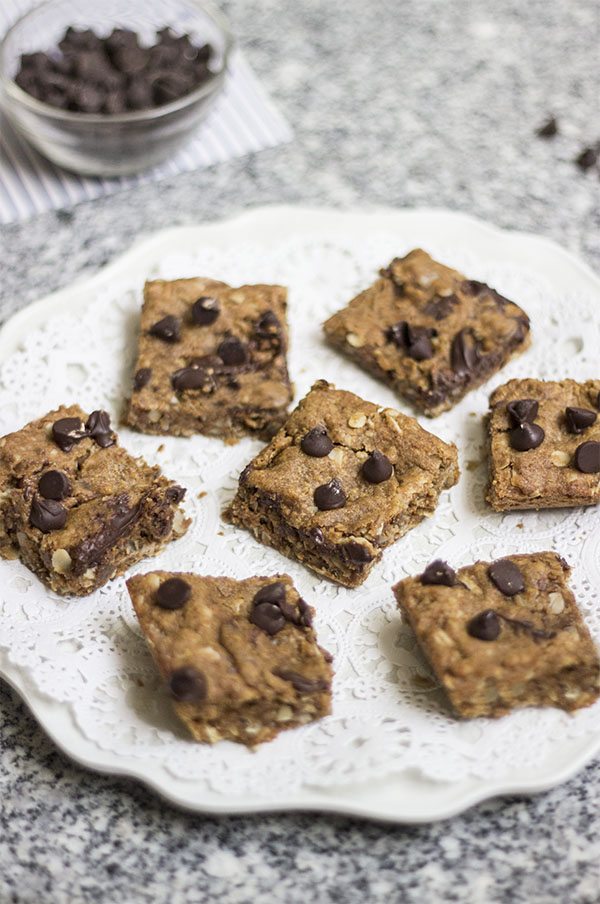 Peanut Butter Chocolate Chip Oatmeal Bars